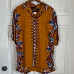 PINEAPPLE JUICE Men’s Mustard Hawaiian Button Down Camp Shirt Size Medium resort